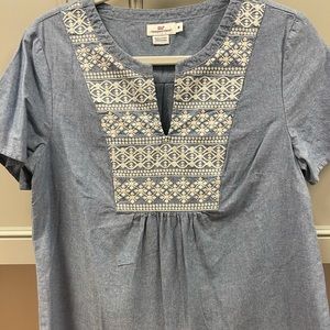 Vineyard Vines Embroidered Chambray Top, size M
